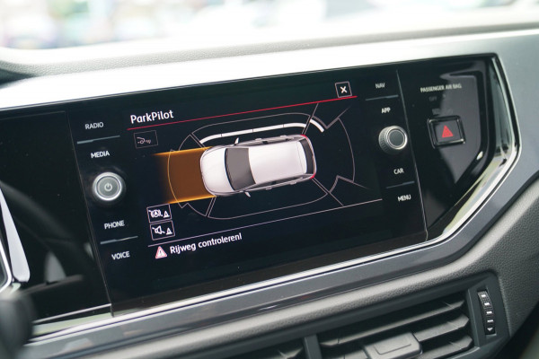 Volkswagen Polo 2.0 TSI GTI | LED | Stoelverwarming | Achteruitrijcamera | Apple Carplay | Climatronic | 200PK | NAP