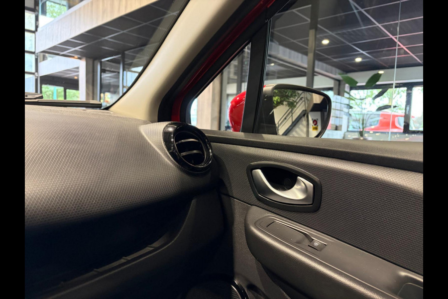 Renault Clio Estate 0.9 TCe Intens Weinig KM | Trekhaak | Navigatie | Airco