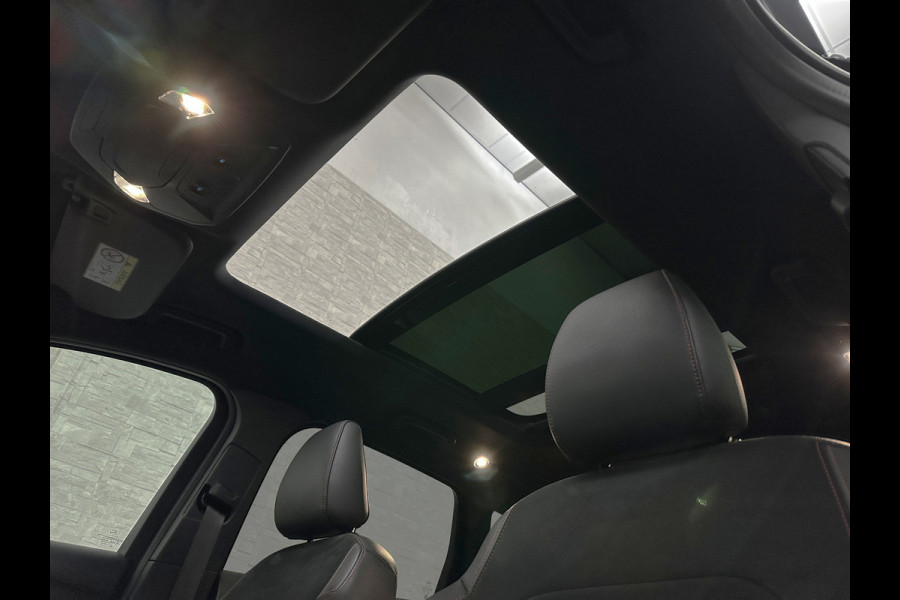 Ford Kuga 1.5 EcoBoost 150PK ST Line | Panorama | Trekhaak 2000kg Trekgewicht! | Navigatie | Carplay | Climate Control | Verwarmde Voorruit | Cruise Control | 18 inch | Getint Glas | Keyless-Start |