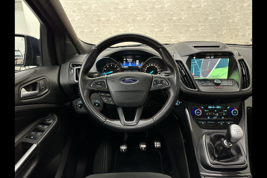 Ford Kuga 1.5 EcoBoost 150PK ST Line | Panorama | Trekhaak 2000kg Trekgewicht! | Navigatie | Carplay | Climate Control | Verwarmde Voorruit | Cruise Control | 18 inch | Getint Glas | Keyless-Start |