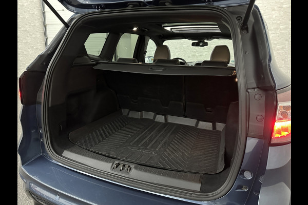 Ford Kuga 1.5 EcoBoost 150PK ST Line | Panorama | Trekhaak 2000kg Trekgewicht! | Navigatie | Carplay | Climate Control | Verwarmde Voorruit | Cruise Control | 18 inch | Getint Glas | Keyless-Start |