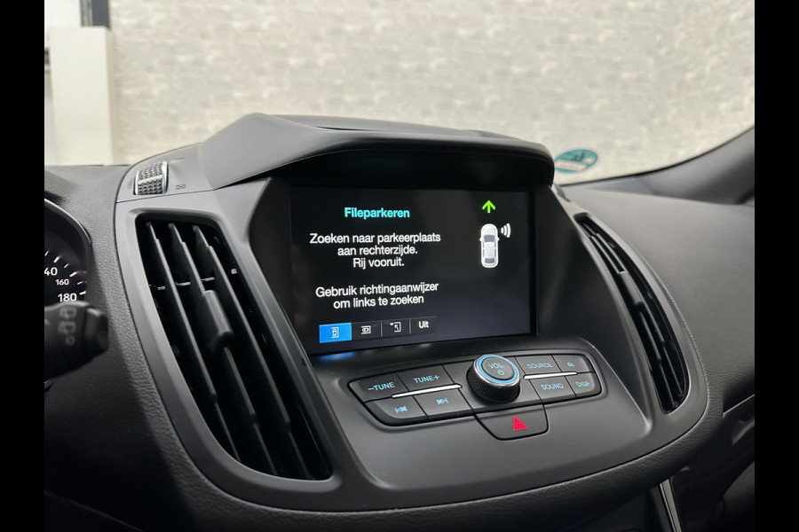 Ford Kuga 1.5 EcoBoost 150PK ST Line | Panorama | Trekhaak 2000kg Trekgewicht! | Navigatie | Carplay | Climate Control | Verwarmde Voorruit | Cruise Control | 18 inch | Getint Glas | Keyless-Start |