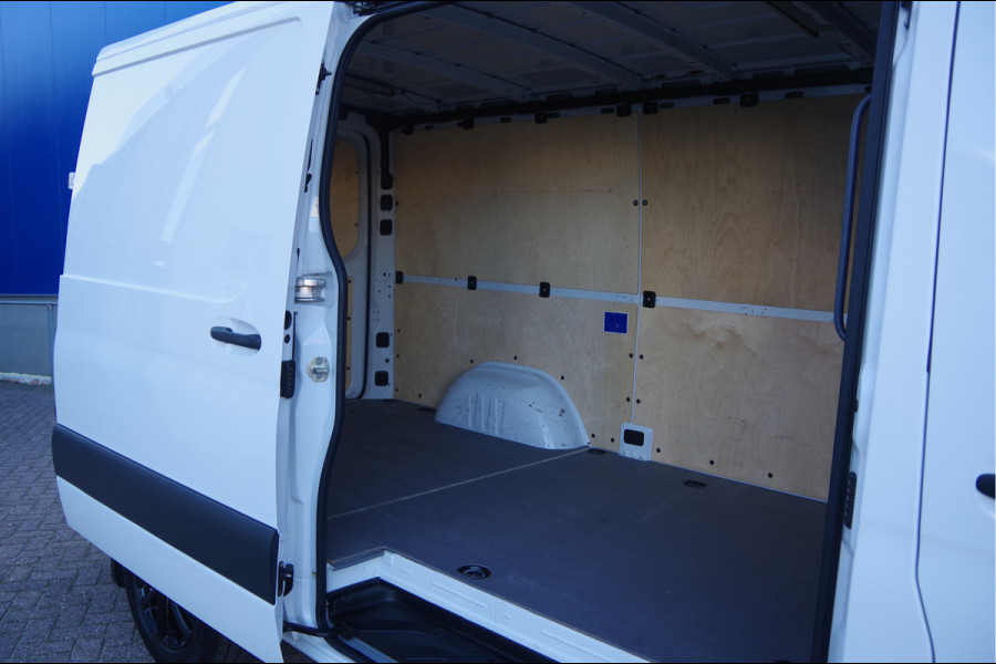 Mercedes-Benz Sprinter 319 3.0 CDI V6 L2H1 AUT. LED, 2.8T TREKHAAK, STANDKACHEL, CAMERA, NAVI, CLIMA