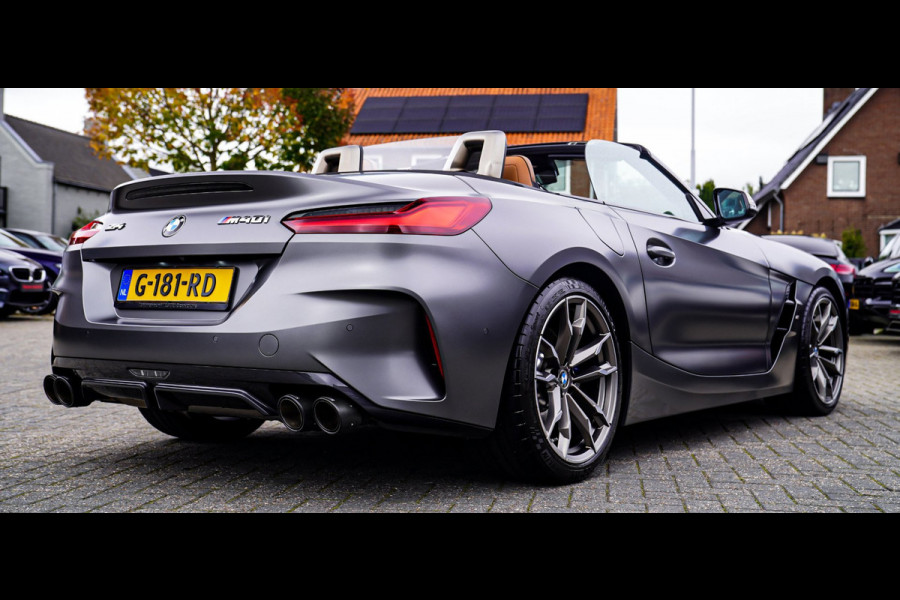 BMW Z4 Roadster M40i First Edition | Harman/Kardon | Frozen grey | LED | Camera | Adaptieve Cruise | HuD | Luxe Leder | NIEUW |