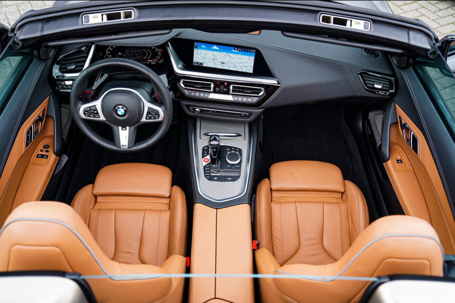 BMW Z4 Roadster M40i First Edition | Harman/Kardon | Frozen grey | LED | Camera | Adaptieve Cruise | HuD | Luxe Leder | NIEUW |