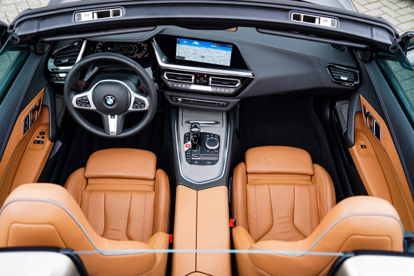 BMW Z4 Roadster M40i First Edition | Harman/Kardon | Frozen grey | LED | Camera | Adaptieve Cruise | HuD | Luxe Leder | NIEUW |