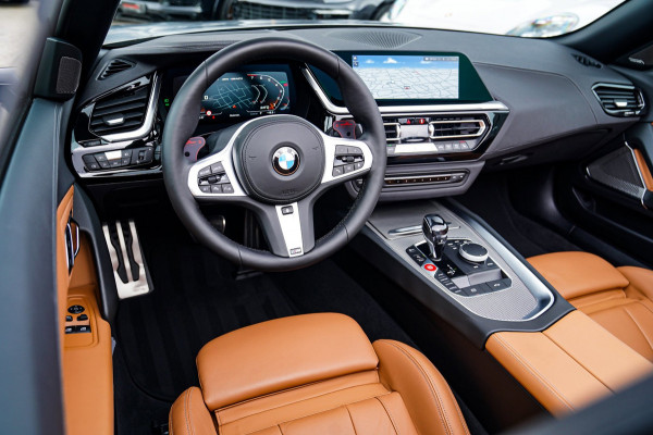 BMW Z4 Roadster M40i First Edition | Harman/Kardon | Frozen grey | LED | Camera | Adaptieve Cruise | HuD | Luxe Leder | NIEUW |