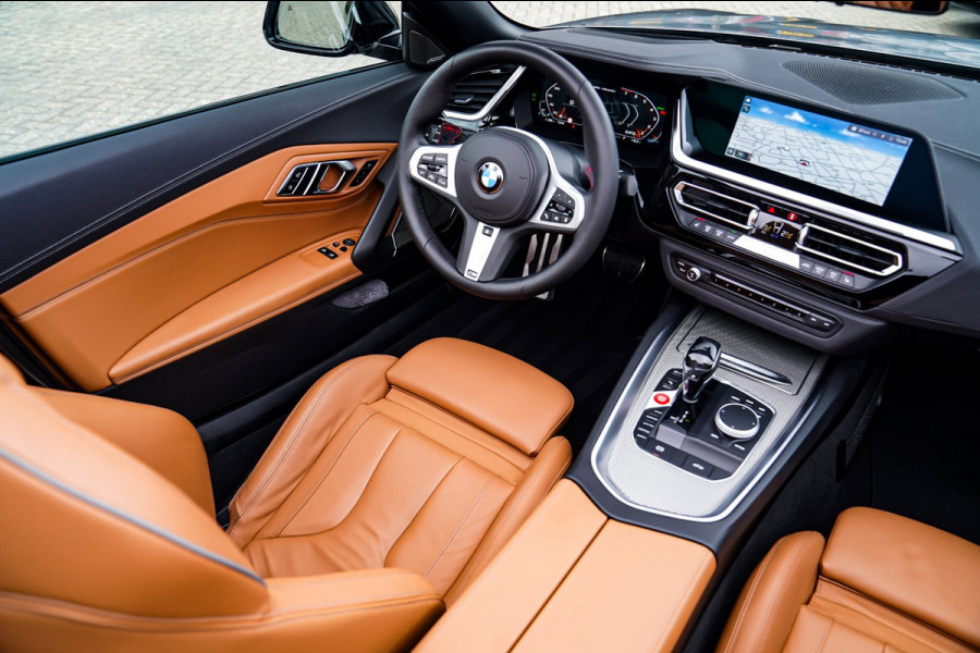 BMW Z4 Roadster M40i First Edition | Harman/Kardon | Frozen grey | LED | Camera | Adaptieve Cruise | HuD | Luxe Leder | NIEUW |