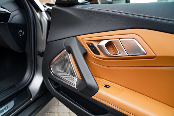 BMW Z4 Roadster M40i First Edition | Harman/Kardon | Frozen grey | LED | Camera | Adaptieve Cruise | HuD | Luxe Leder | NIEUW |