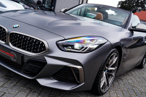 BMW Z4 Roadster M40i First Edition | Harman/Kardon | Frozen grey | LED | Camera | Adaptieve Cruise | HuD | Luxe Leder | NIEUW |