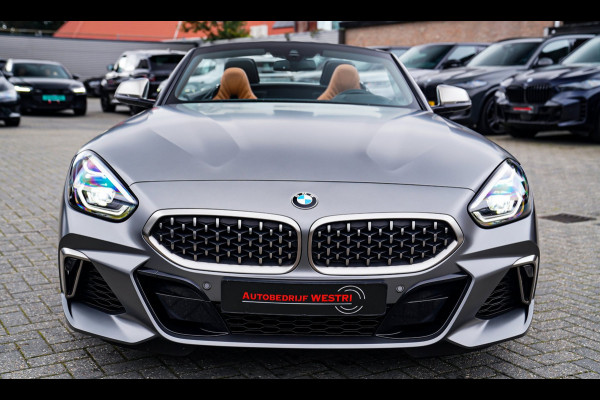 BMW Z4 Roadster M40i First Edition | Harman/Kardon | Frozen grey | LED | Camera | Adaptieve Cruise | HuD | Luxe Leder | NIEUW |