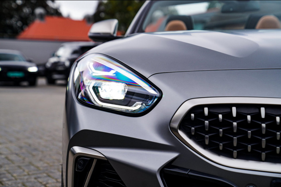 BMW Z4 Roadster M40i First Edition | Harman/Kardon | Frozen grey | LED | Camera | Adaptieve Cruise | HuD | Luxe Leder | NIEUW |