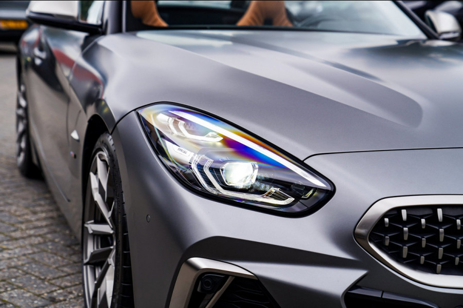 BMW Z4 Roadster M40i First Edition | Harman/Kardon | Frozen grey | LED | Camera | Adaptieve Cruise | HuD | Luxe Leder | NIEUW |
