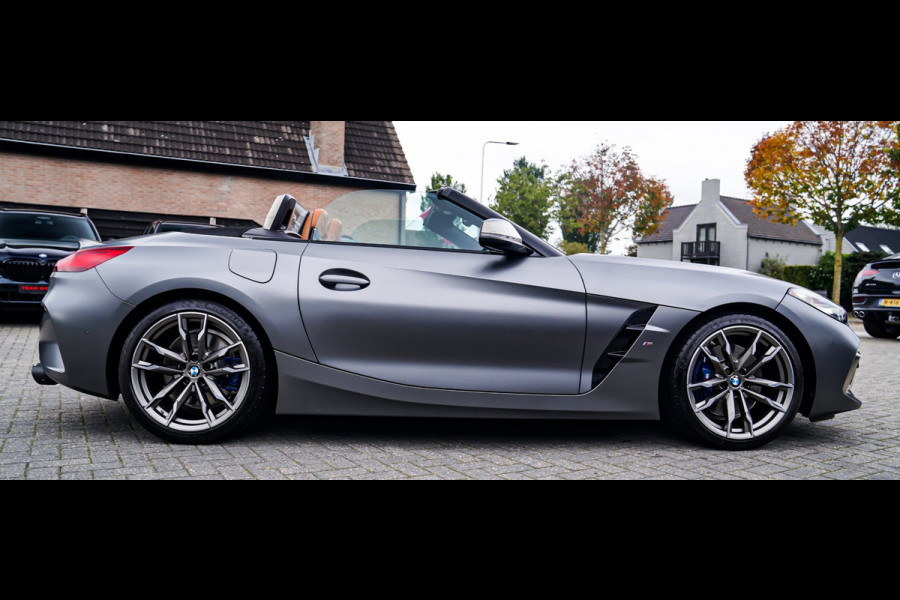 BMW Z4 Roadster M40i First Edition | Harman/Kardon | Frozen grey | LED | Camera | Adaptieve Cruise | HuD | Luxe Leder | NIEUW |