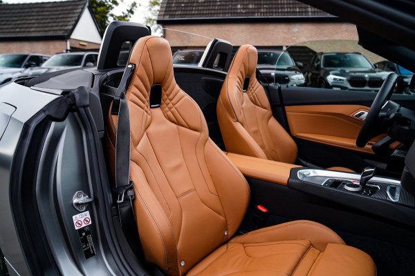 BMW Z4 Roadster M40i First Edition | Harman/Kardon | Frozen grey | LED | Camera | Adaptieve Cruise | HuD | Luxe Leder | NIEUW |