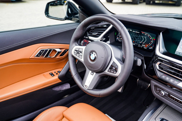 BMW Z4 Roadster M40i First Edition | Harman/Kardon | Frozen grey | LED | Camera | Adaptieve Cruise | HuD | Luxe Leder | NIEUW |