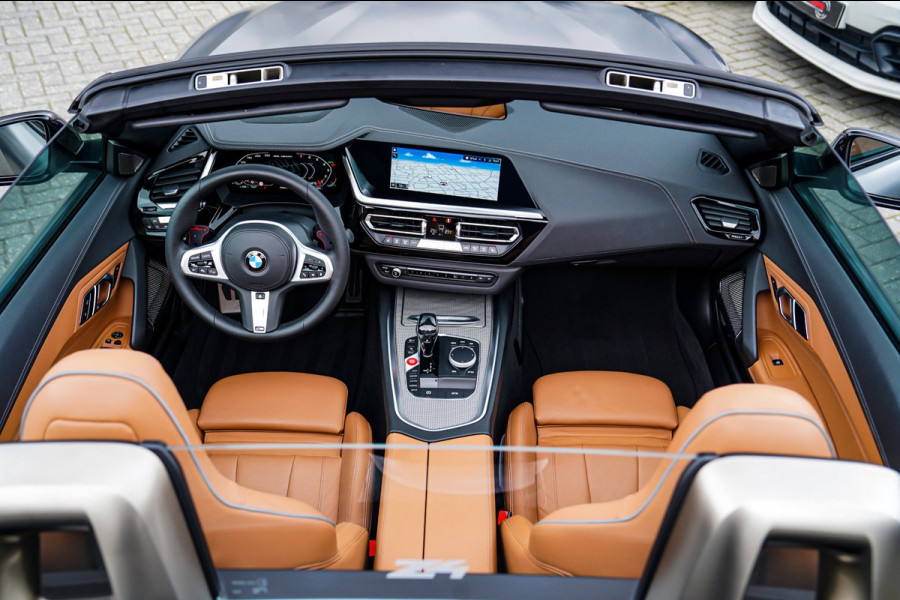 BMW Z4 Roadster M40i First Edition | Harman/Kardon | Frozen grey | LED | Camera | Adaptieve Cruise | HuD | Luxe Leder | NIEUW |