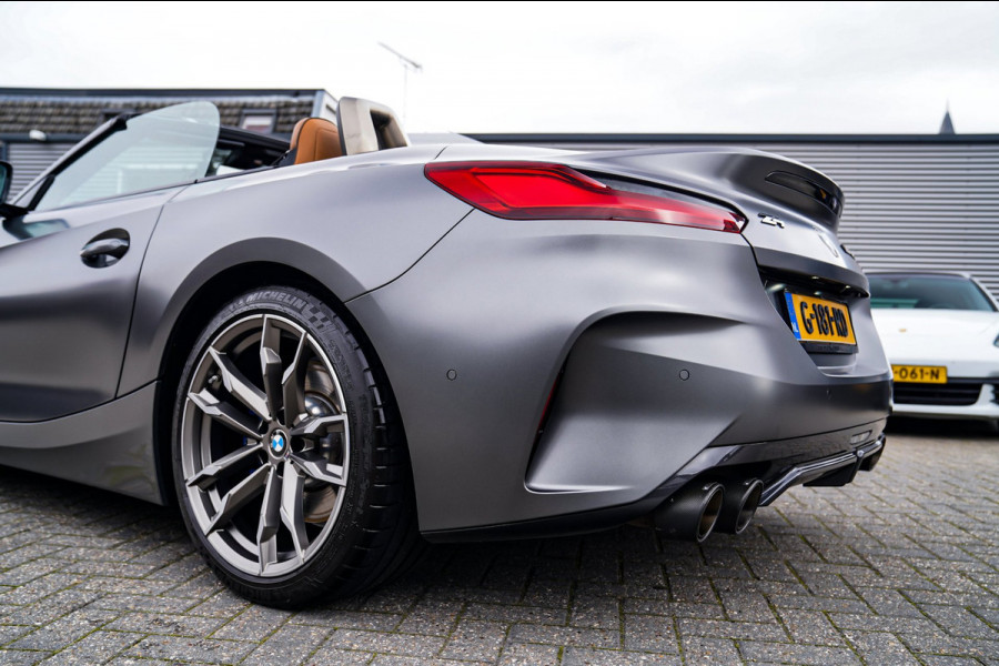 BMW Z4 Roadster M40i First Edition | Harman/Kardon | Frozen grey | LED | Camera | Adaptieve Cruise | HuD | Luxe Leder | NIEUW |