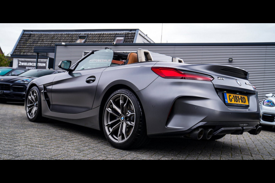 BMW Z4 Roadster M40i First Edition | Harman/Kardon | Frozen grey | LED | Camera | Adaptieve Cruise | HuD | Luxe Leder | NIEUW |