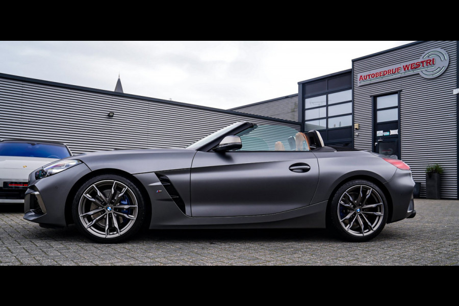 BMW Z4 Roadster M40i First Edition | Harman/Kardon | Frozen grey | LED | Camera | Adaptieve Cruise | HuD | Luxe Leder | NIEUW |