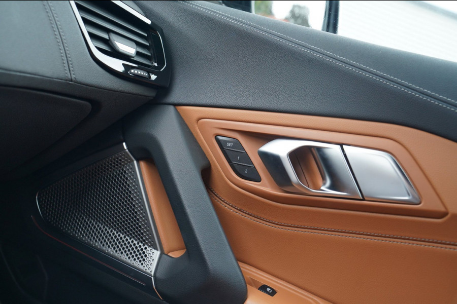 BMW Z4 Roadster M40i First Edition | Harman/Kardon | Frozen grey | LED | Camera | Adaptieve Cruise | HuD | Luxe Leder | NIEUW |