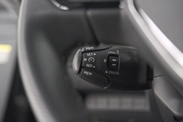 Peugeot 208 1.2 Hybrid 145 e-DCS6 GT | Alcantara Pakket | Camera | Apple Carplay | Stoelverwarming