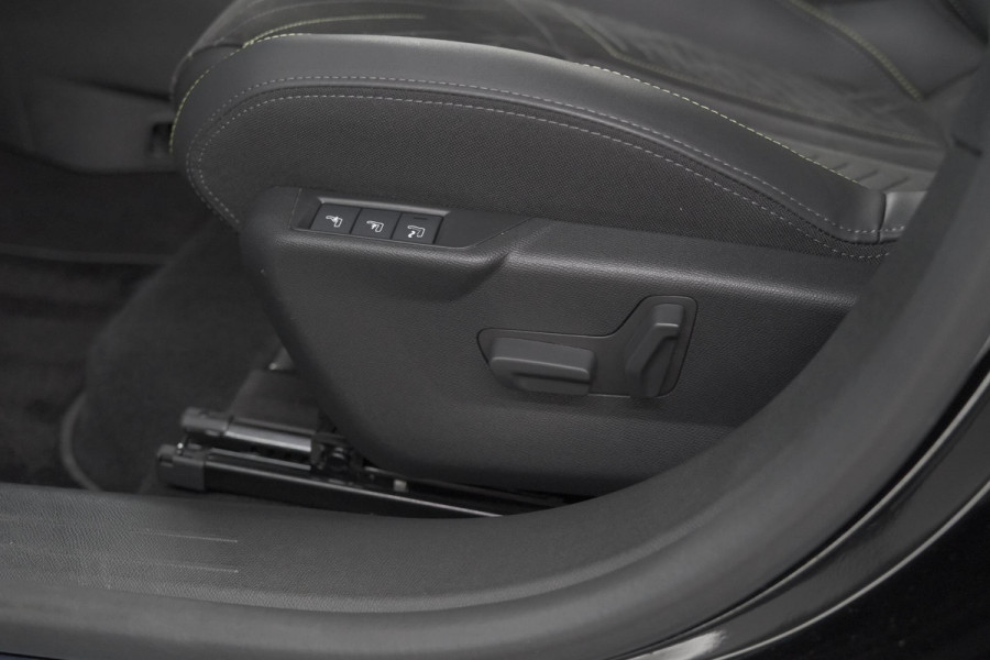 Peugeot 208 1.2 Hybrid 145 e-DCS6 GT | Alcantara Pakket | Camera | Apple Carplay | Stoelverwarming