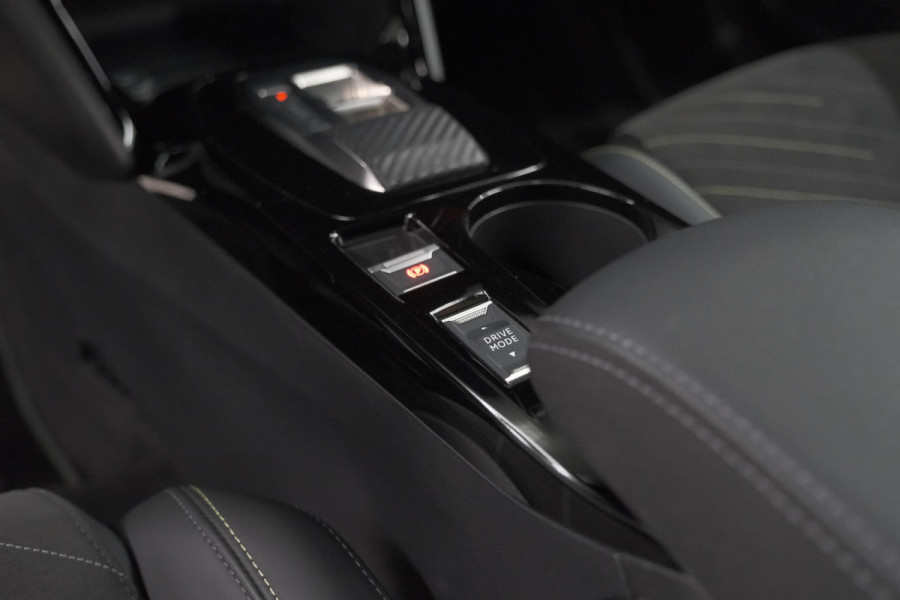 Peugeot 208 1.2 Hybrid 145 e-DCS6 GT | Alcantara Pakket | Camera | Apple Carplay | Stoelverwarming
