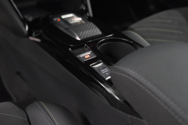 Peugeot 208 1.2 Hybrid 145 e-DCS6 GT | Alcantara Pakket | Camera | Apple Carplay | Stoelverwarming