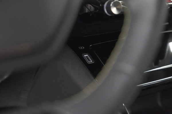 Peugeot 208 1.2 Hybrid 145 e-DCS6 GT | Alcantara Pakket | Camera | Apple Carplay | Stoelverwarming