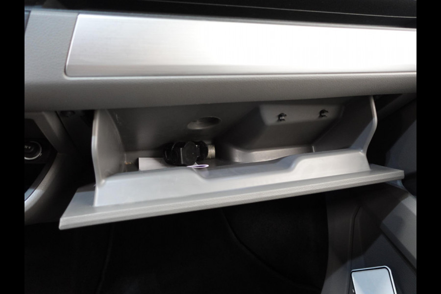 Volkswagen Transporter 2.0 TDI L2H1 Highline Dubbele Cabine Automaat Airco Cruise Control Camera Apple Carplay