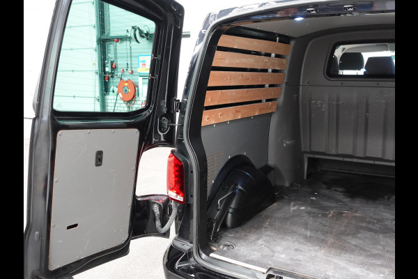 Volkswagen Transporter 2.0 TDI L2H1 Highline Dubbele Cabine Automaat Airco Cruise Control Camera Apple Carplay