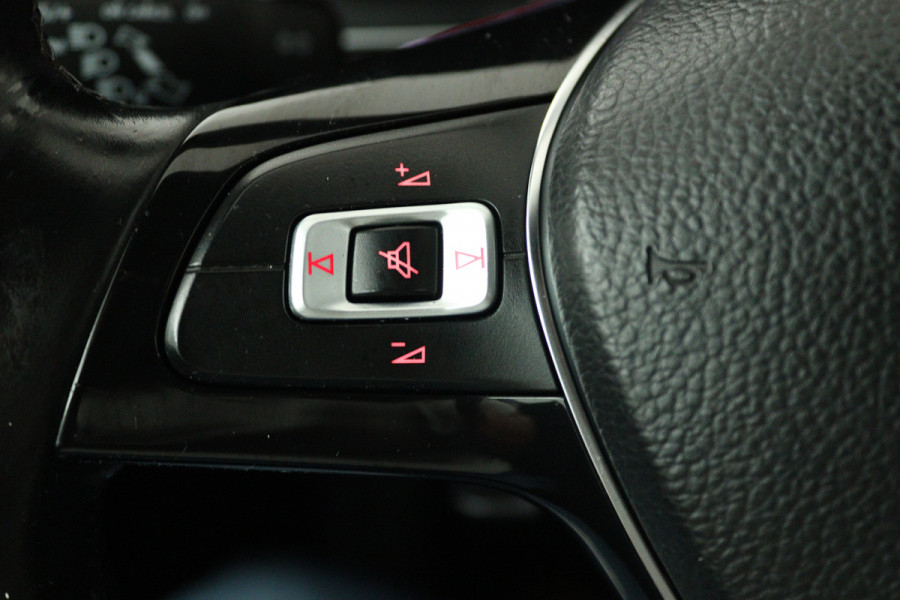 Volkswagen Polo 1.0 TSI Sport (STOELVERWARMING, PARKEERSENSOREN, MULTIMEDIA)