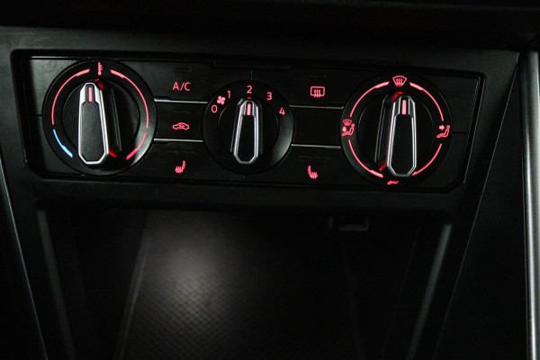 Volkswagen Polo 1.0 TSI Sport (STOELVERWARMING, PARKEERSENSOREN, MULTIMEDIA)