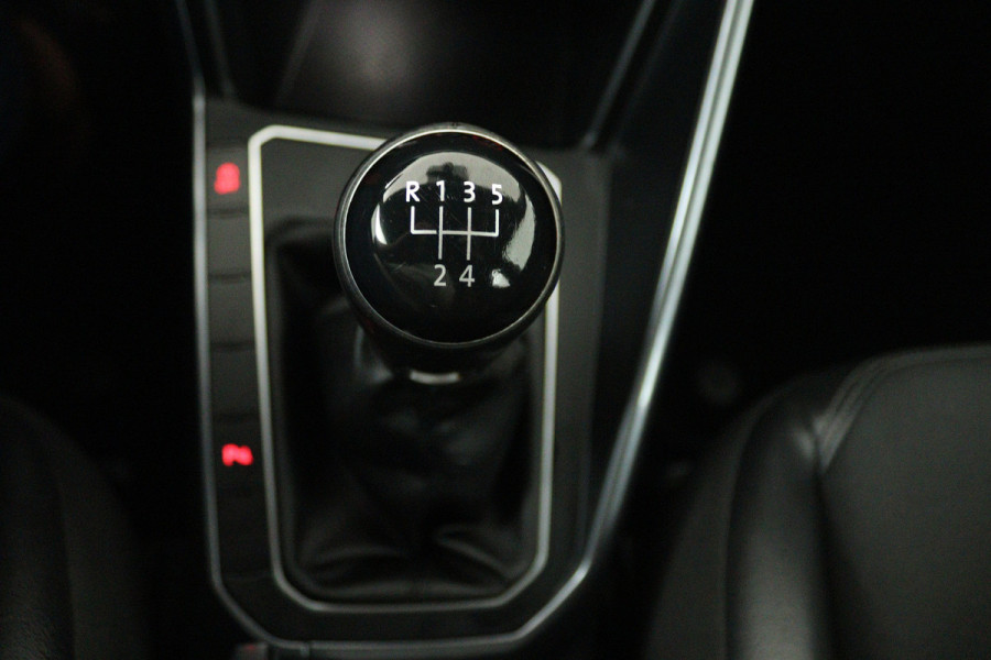 Volkswagen Polo 1.0 TSI Sport (STOELVERWARMING, PARKEERSENSOREN, MULTIMEDIA)