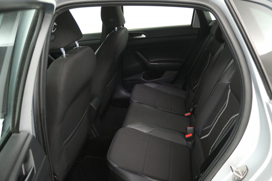Volkswagen Polo 1.0 TSI Sport (STOELVERWARMING, PARKEERSENSOREN, MULTIMEDIA)