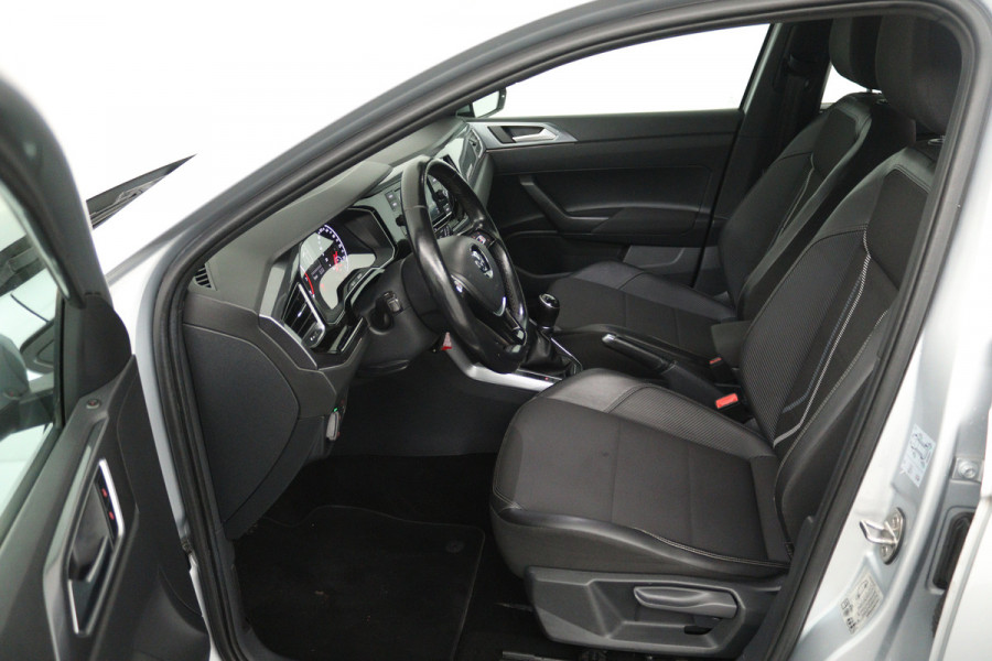 Volkswagen Polo 1.0 TSI Sport (STOELVERWARMING, PARKEERSENSOREN, MULTIMEDIA)