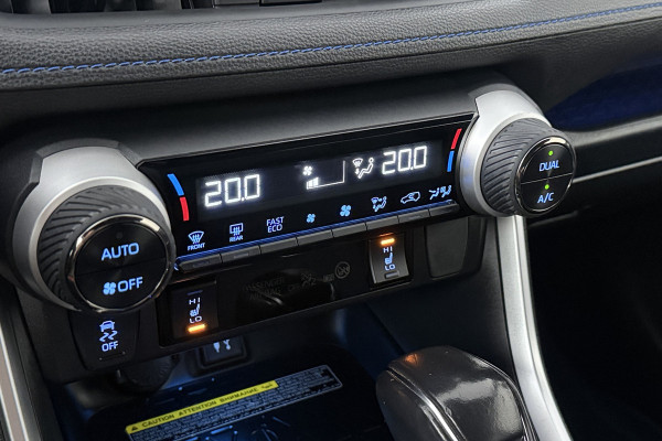 Toyota RAV4 2.5 Hybrid Bi-Tone (NAVIGATIE, CAMERA, STOELVERWARMING, CARPLAY, LED)