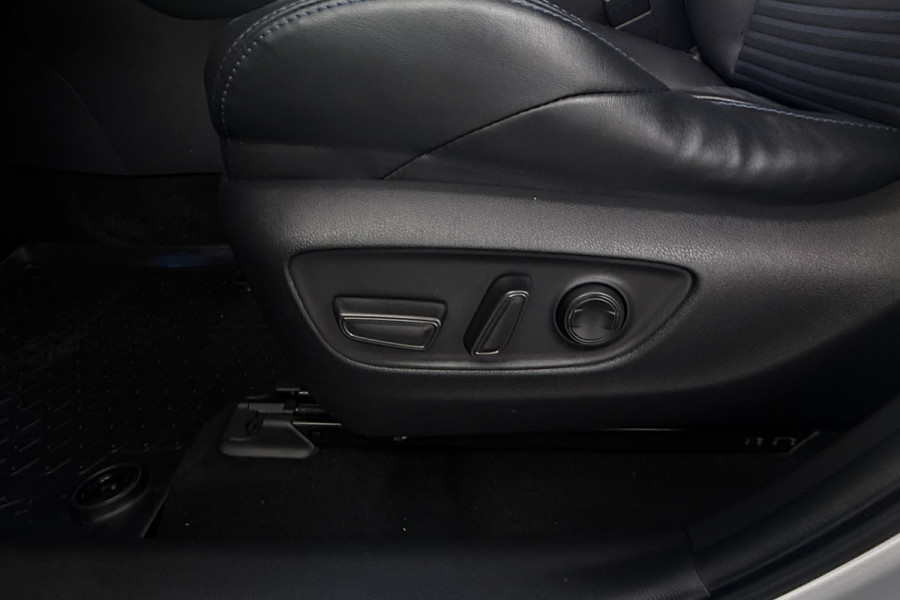 Toyota RAV4 2.5 Hybrid Bi-Tone (NAVIGATIE, CAMERA, STOELVERWARMING, CARPLAY, LED)