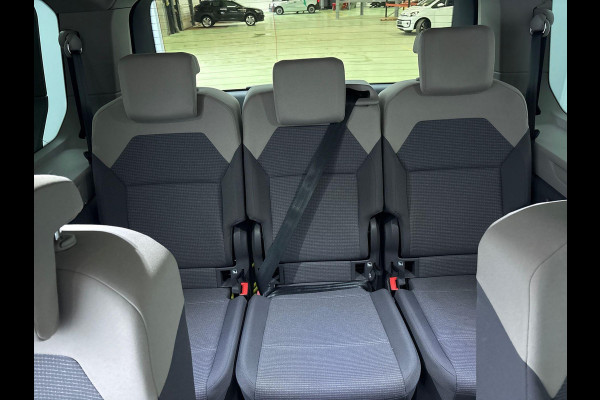 Volkswagen Multivan 1.5 eHybrid L2 Economy Business 4Motion 245 pk Automaat (DSG) | Verlengde garantie | Navigatie | Parkeersensoren (Park assist) | Achteruitrijcamera | Stoelverwarming |