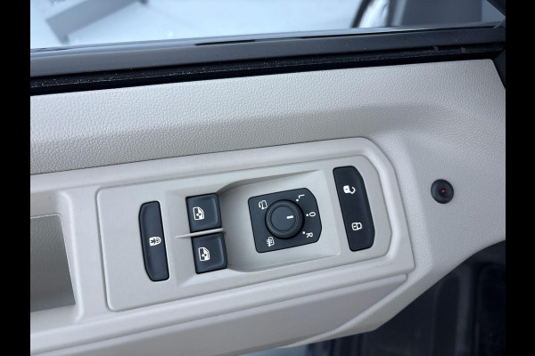 Volkswagen Multivan 1.5 eHybrid L2 Economy Business 4Motion 245 pk Automaat (DSG) | Verlengde garantie | Navigatie | Parkeersensoren (Park assist) | Achteruitrijcamera | Stoelverwarming |