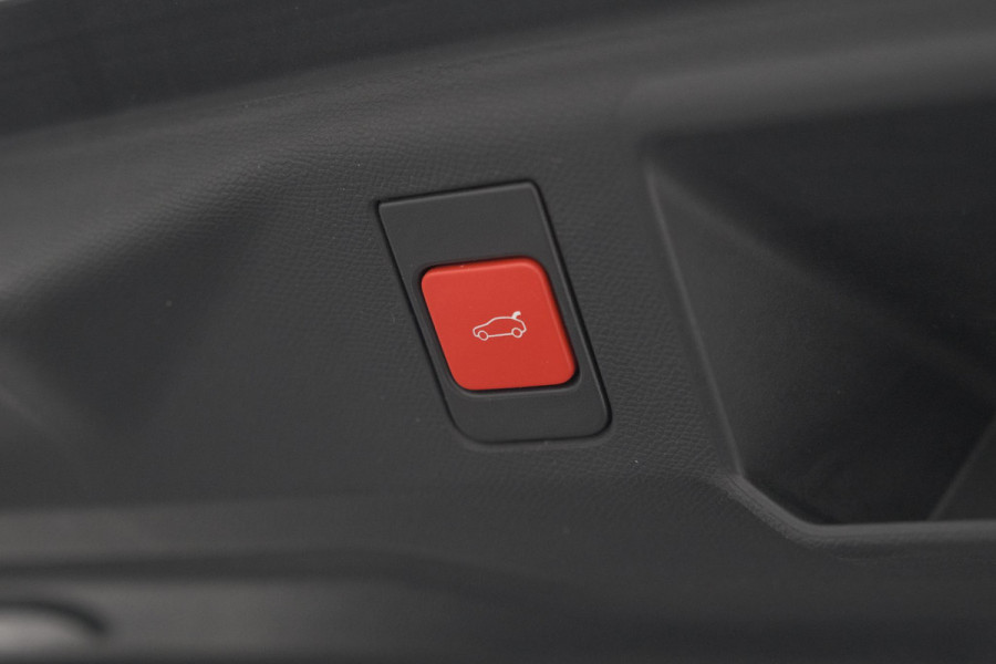 Peugeot 5008 1.2 Hybrid 136 GT 7p | Adaptieve Cruise control | Elektrische Kofferklep | Camera | Stoelverwarming