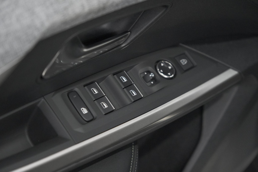 Peugeot 5008 1.2 Hybrid 136 GT 7p | Adaptieve Cruise control | Elektrische Kofferklep | Camera | Stoelverwarming