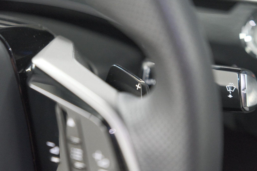 Peugeot 5008 1.2 Hybrid 136 GT 7p | Adaptieve Cruise control | Elektrische Kofferklep | Camera | Stoelverwarming