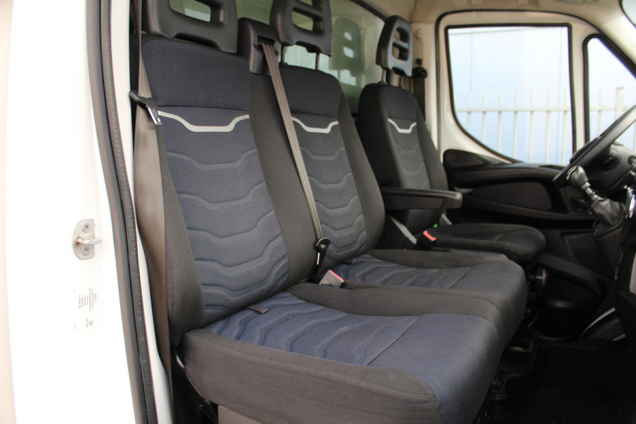 Iveco Daily 35C16H 2.3 410 Bakwagen + Laadklep, 3 Persoons, Airco, Elektrische lift, Cruise control, Bluetooth telefoonvoorb., bijrijdersbank