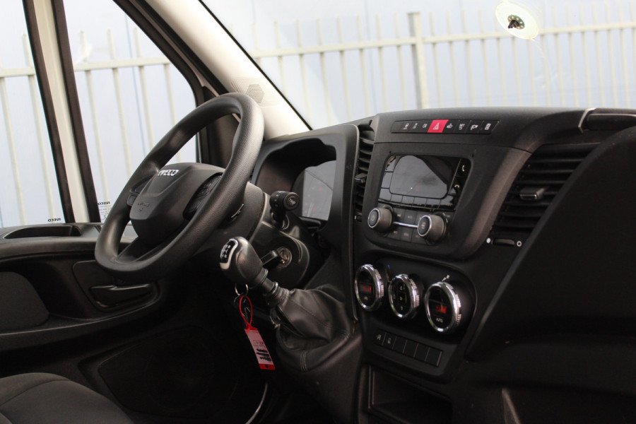 Iveco Daily 35C16H 2.3 410 Bakwagen + Laadklep, 3 Persoons, Airco, Elektrische lift, Cruise control, Bluetooth telefoonvoorb., bijrijdersbank