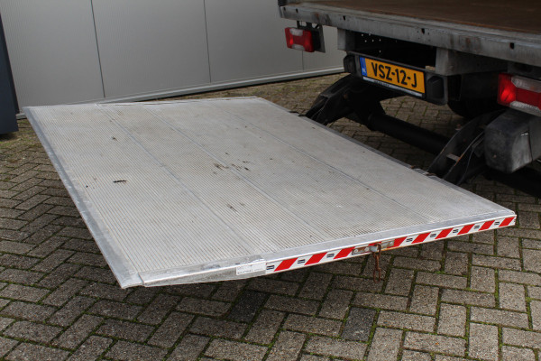 Iveco Daily 35C16H 2.3 410 Bakwagen + Laadklep, 3 Persoons, Airco, Elektrische lift, Cruise control, Bluetooth telefoonvoorb., bijrijdersbank