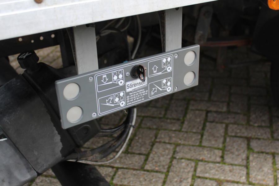Iveco Daily 35C16H 2.3 410 Bakwagen + Laadklep, 3 Persoons, Airco, Elektrische lift, Cruise control, Bluetooth telefoonvoorb., bijrijdersbank