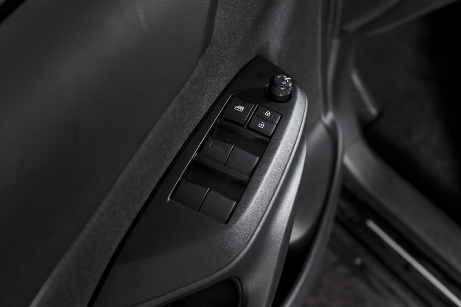 Toyota Yaris Cross 1.5 Hybrid 115 Dynamic | Dig.Cockpit | Adapt.Cruise | Stoel-+stuurverwarming | Camera | PDC | NAV+App.Connect | Auto.Airco | LM 17" | 5875