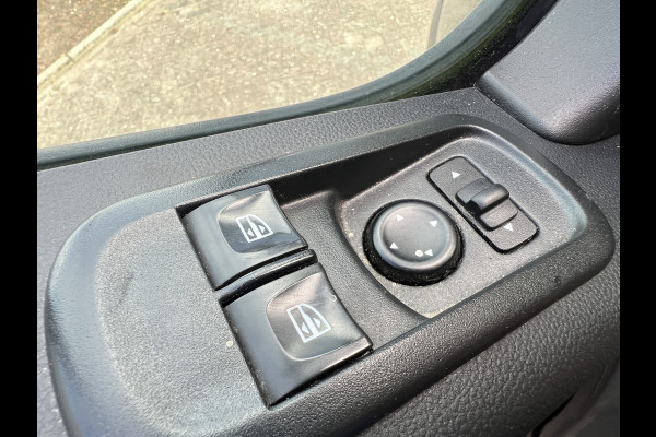 Renault Master T35 2.3 dCi 135 L2H2 Work Edition